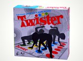 Top 10 Top 10 meest verkochte vloer spelletjes (2020): Twister - Vloerspel - Actiespel - Spel voor volwassenen/kinderen - Behendigheidsspel - Spelletjes - Tijdverdrijf - Speelgoed - Alle leeftijden - Voor het hele gezin - Lachen - Klassiek spel - Teamspel - Gezelschapspel - Humoristisch - 2 tot 6 spelers